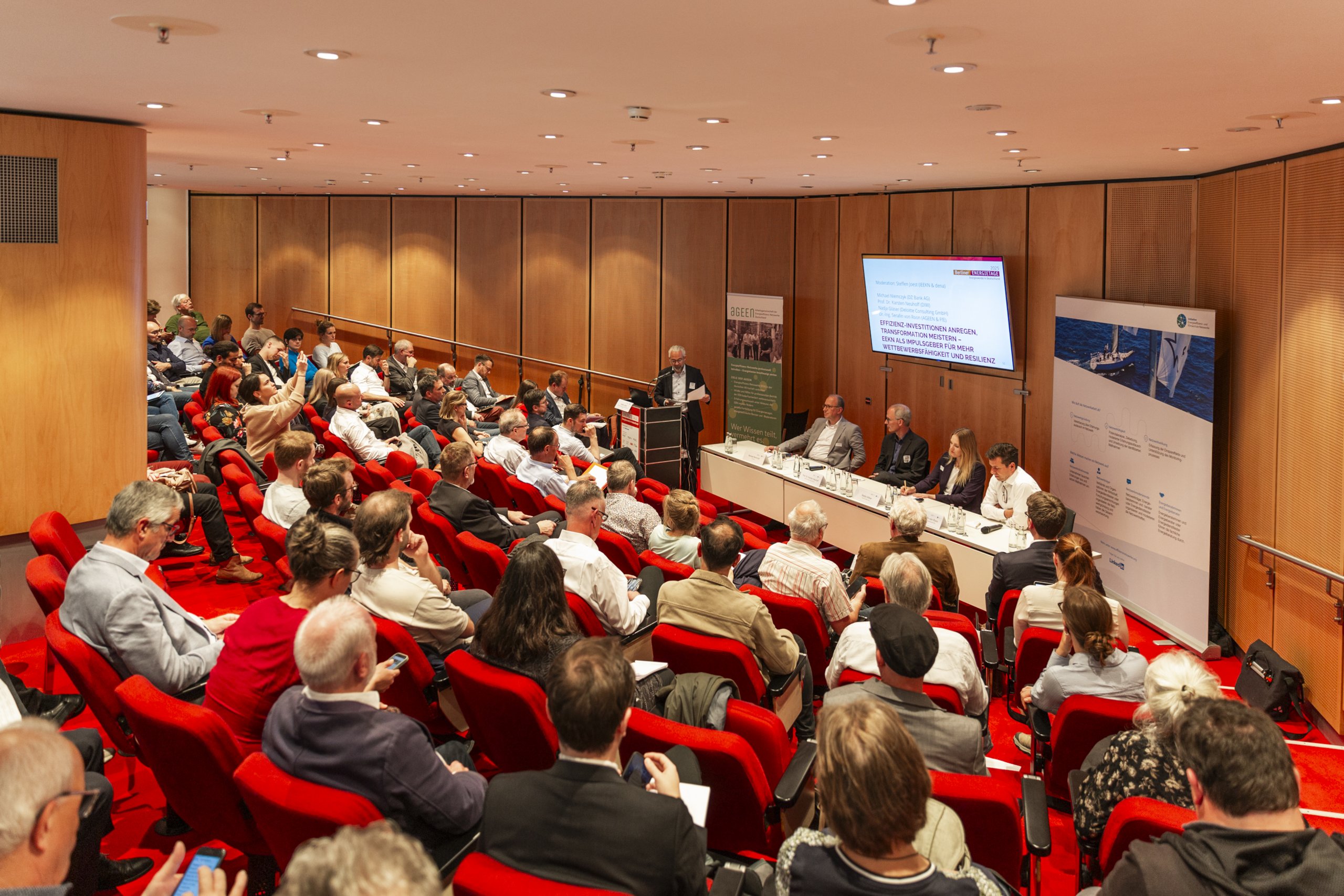 Veranstaltungsraum mit Zuschauern